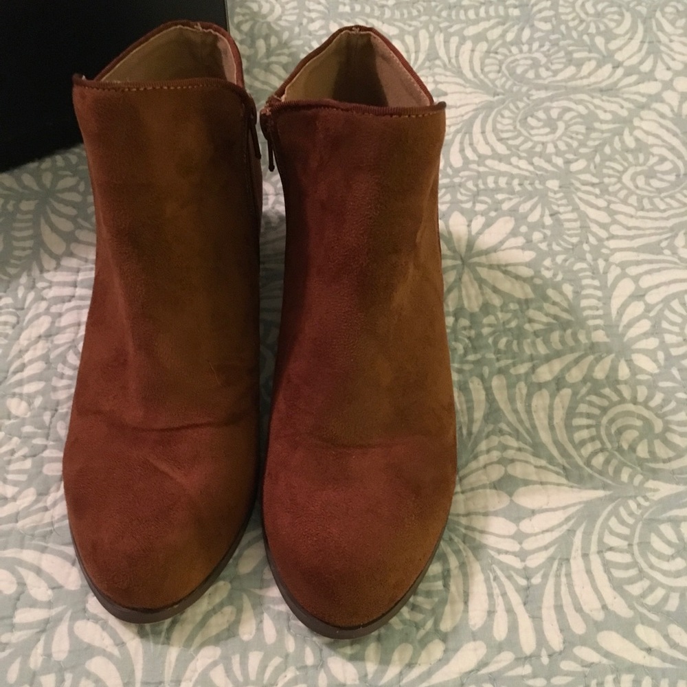 Chase and Chloe ankle boots